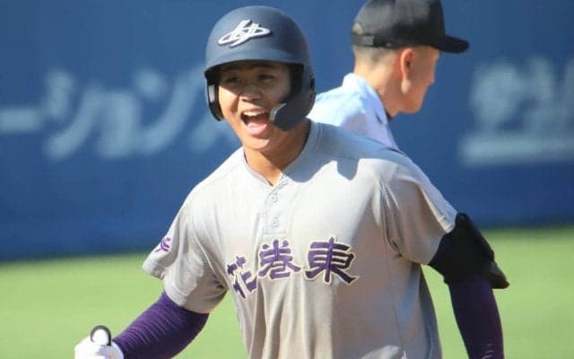 元プロ野球選手を父に持つ花巻東の大型スラッガーが木製バットで豪快な本塁打！！【神宮大会】