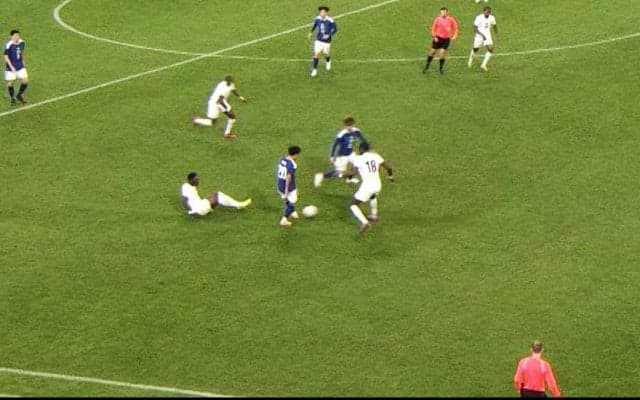 感嘆！久保建英の“隠れスーパープレー”「1.5秒のタメ＆メッセージ付きパス」で佐野海舟に信号 先制点演出の一部始終