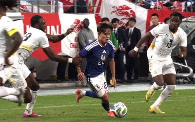 驚愕！久保建英の“急加速ドリブル”が「クイックネスすご」「ファウルでしか止められない」超絶タッチにガーナDFは大慌て