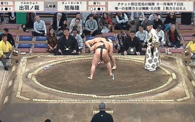 まわしが緩みに緩み過ぎて……大相撲で衝撃光景「胸の上まできてる」「どうなるの？」