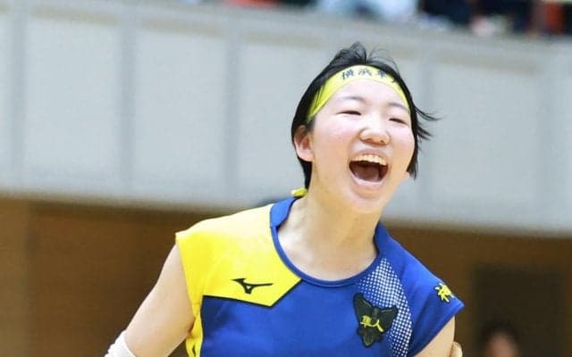 女子優勝の横浜隼人期待の2年生「思い切り打った」と得意の強打　春高バレー神奈川大会