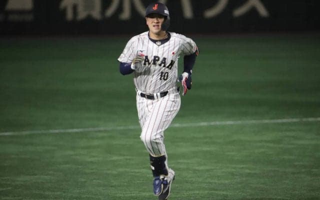 日本打線が爆発！岸田3ランなど打者一巡の攻めで5回まで9対3と大量リード【侍ジャパン】