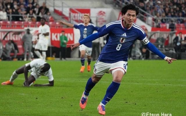 ｢眼福です｣キャプテン南野拓実の鮮やか“膝スラ”→中村敬斗の祝福ハグのピッチレベル映像公開！｢南野の一撃、ほんと美しかった！｣｢南野の膝スラ大好き」