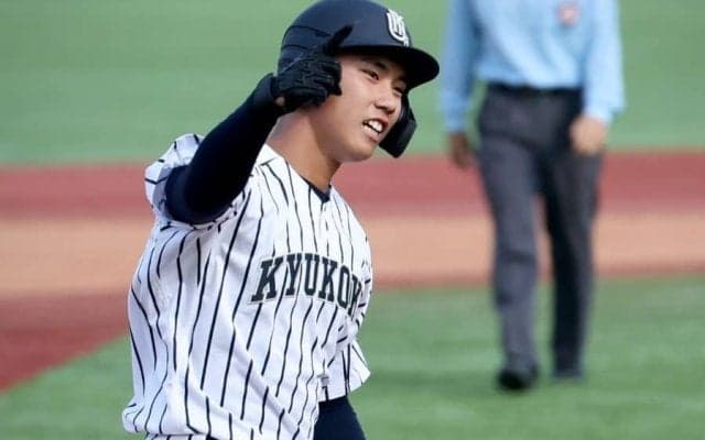 17歳が神宮にバックスクリーン弾「打球音が…」　12球団ファン“争奪戦”へ「ウチに来ないか」