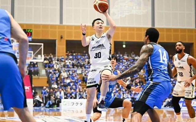 富永啓生が7本の3Pを含むキャリアハイ更新30得点…レバンガ北海道が7連勝を達成