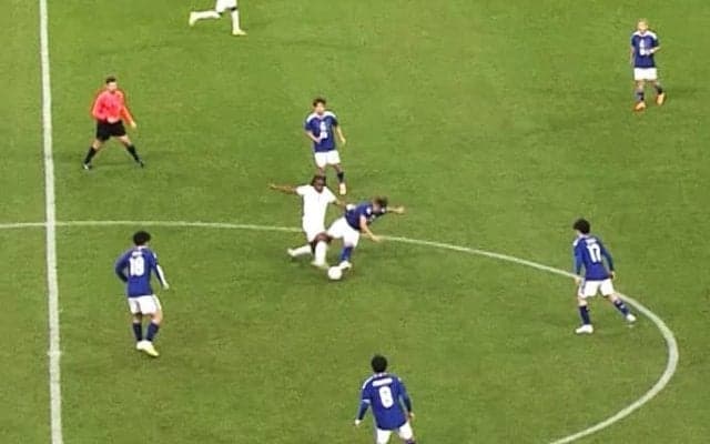 「ワールドクラスだ」「異次元」佐野海舟の“鉄壁すぎる守備”にファン騒然！「全部ボール奪取するやん」ガーナFWを封殺した瞬間