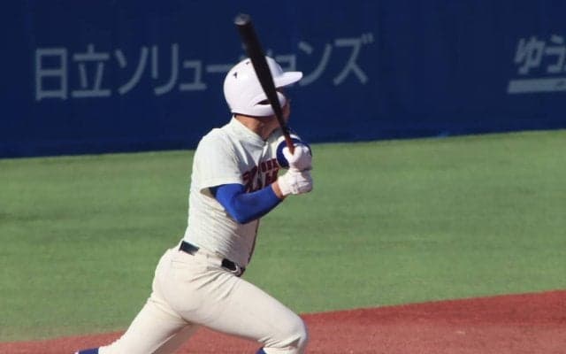 神戸国際大付の4番が衝撃のバックスクリーン弾！初の決勝進出に向けて大きな一打【明治神宮大会】