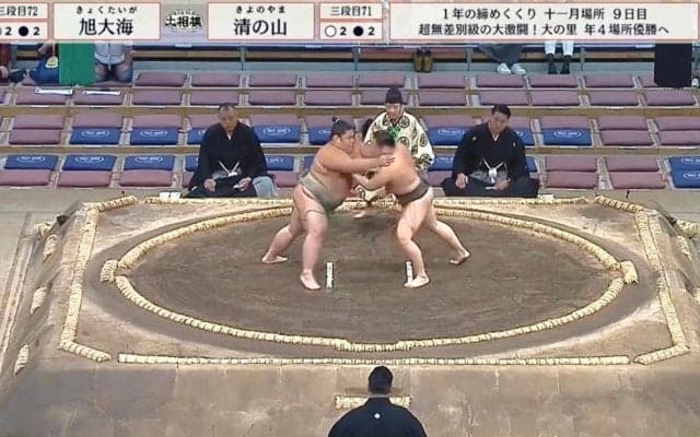 「どした！？」17歳力士が激しく身悶えファン驚き 午前の取組でアクシデント