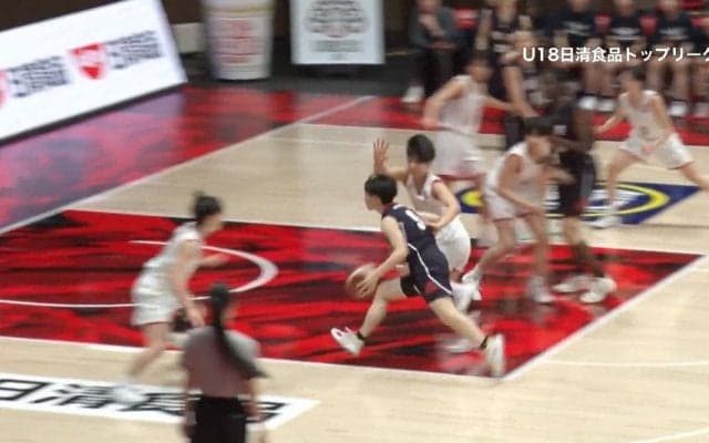 「どんな練習してるんかな」女子高校生が見せた粘りのブロックショットにバスケユーチューバーも驚愕