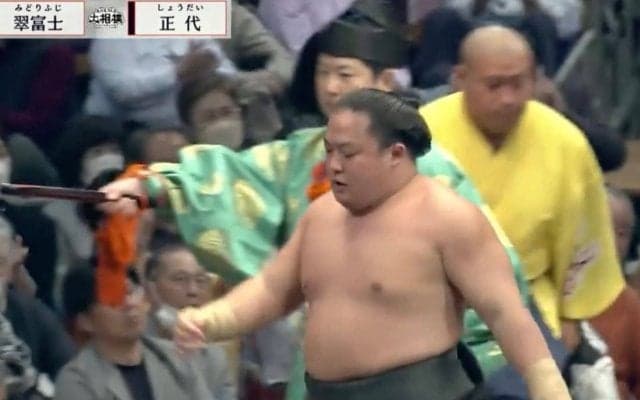 「滅多に見られない」元人気力士も驚嘆 発生確率は0.1％の“激レア”珍手が炸裂「すごすぎて震える」「初めて見た！」ファン興奮