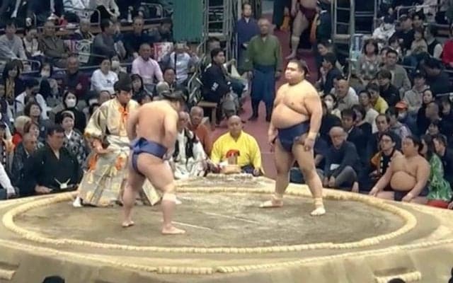 「めちゃくちゃ下品」大相撲で“異質な声” 名物実況アナ「また変な声が…」再三の苦言 に元小結が力士の本音「そっちに神経がいったら、前にいけなくなる」