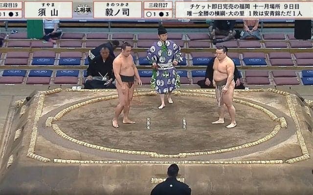 親方“激おこ” 3度の立ち合い不成立…組み合った力士を“強制ストップ”の珍事