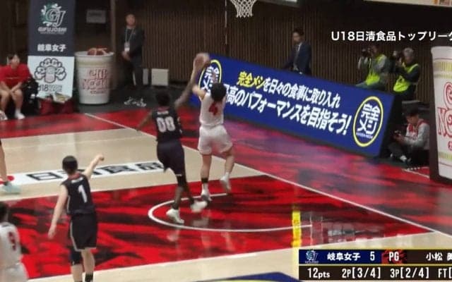 アリーナ驚愕！女子高生コンビの“美麗”連携プレーが炸裂　神パス→神レイアップに「これは美しい」ファン歓喜