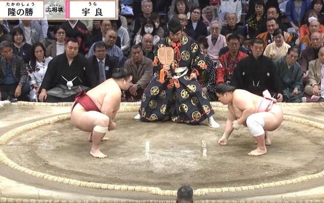 「お元気そうで何より」大相撲中継での“お姿”に安堵の声相次ぐ 骨折？「めっちゃ動いてる」驚きの声も