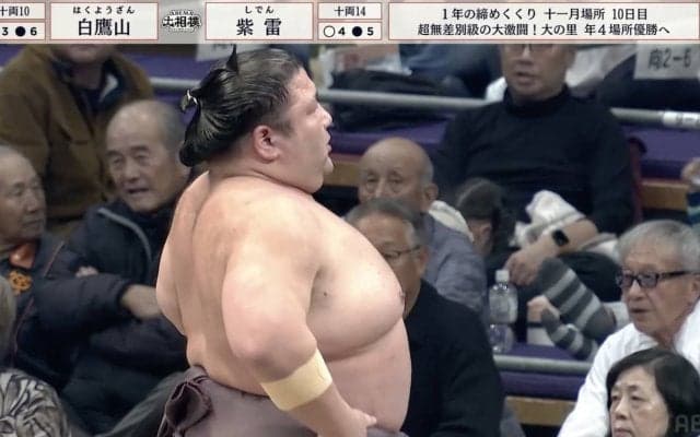 「ぱっくり」「割れてる」激闘終えた力士の姿にファン驚き 十両の取組でアクシデント「ぶちかましの証」称賛の声も