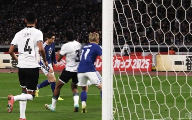 地味に神プレー！日本代表FWの“裏アシスト”が「0.5点の価値」「優秀すぎる」前田大然が敵DFを咄嗟にブロック→鎌田大地のボレー弾演出