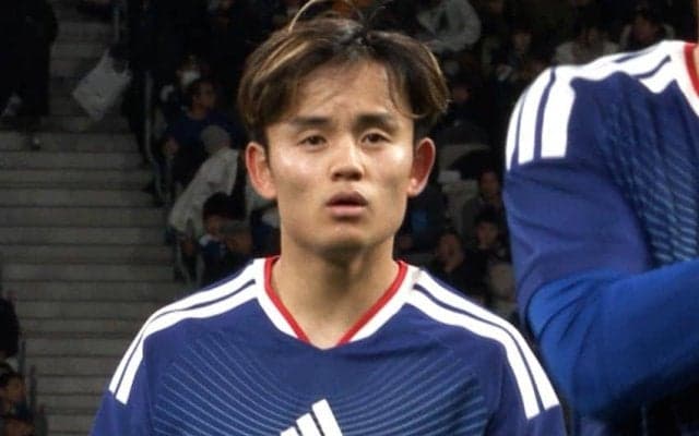 「背中に目が付いてる！？」久保建英の“神ノールックパス”にファン衝撃「足元の動きと真逆にボールが」「視線はまったく別の方向なのに…」