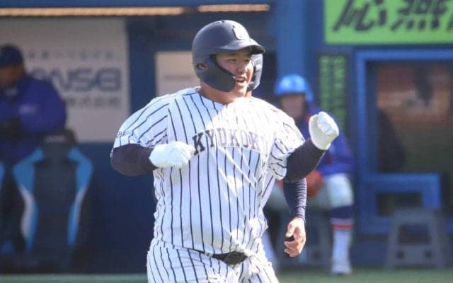 九州国際大付の巨漢スラッガーが特大弾！ニコニコ笑顔は高校野球ファンを虜に【明治神宮大会】