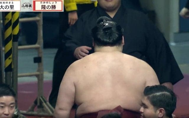 「誇らしげな顔」大の里“撃破”で隆の勝の“付け人”が… カメラが捉えた花道での“やり取り”にファンほっこり
