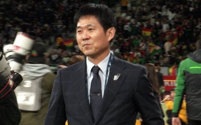 「感動したマジで」日本代表の“絆”に絶賛続々「一緒に喜ぶ姿が最高」「素敵すぎる」堂安律らが森保一監督と抱き合ってゴール祝福