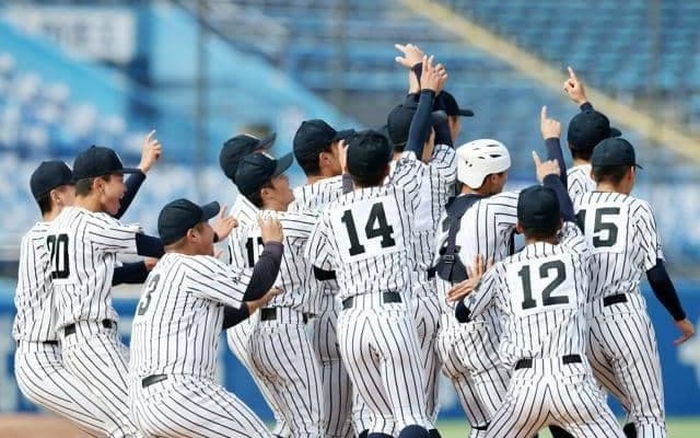 先輩にほめられ「涙が出そうに」　神宮Vの九州国際大付1年生が躍動