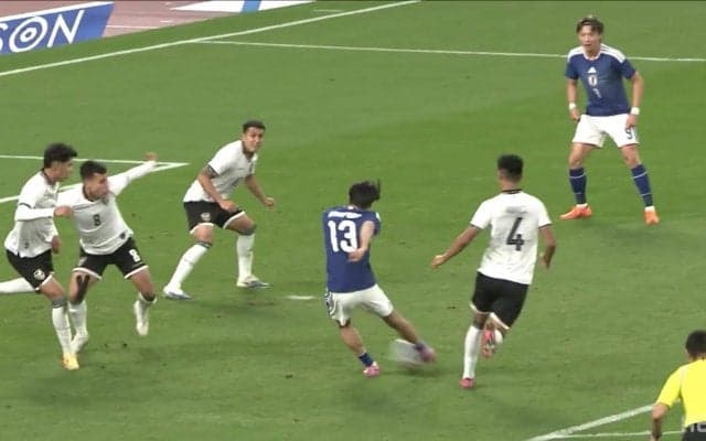 「鳥肌」「次元が違う」中村敬斗、一瞬で相手DFを翻弄→股下を撃ち抜く超絶ゴラッソ「何度見返しても凄い」衝撃の“足裏フェイント”にSNS沸騰