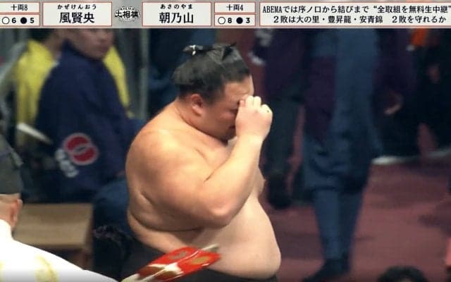 朝乃山、取組後に“異変” 苦痛に顔歪める… 眉間の手をどけると驚きの変化「大丈夫か」「泣きそうやん」驚きと心配の声