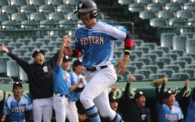 悲願の甲子園初勝利なるか？まさかのプレーを決めた西日本選抜がリードで折り返し【準硬式】