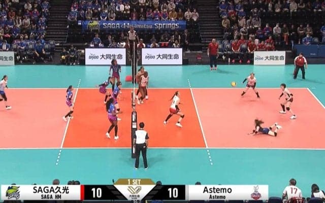 女子バレー、レシーブ直後にブレイクダンス？ “クルッ”と回って→顔面レシーブも…身体能力とガッツが話題