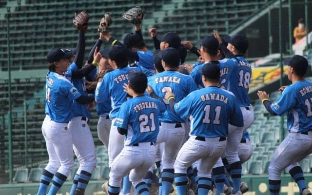 甲子園初勝利を手にした西日本選抜！9得点の猛攻で東日本選抜を下す【準硬式】