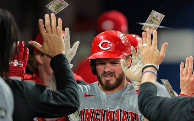 ド軍放出から1年…元逸材に迫る“危機”　オフに美人妻と結婚も、見合わぬ年俸8億円