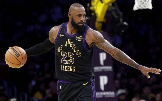 今季初戦で圧巻のダブルダブル…レブロンが通算3ポイント成功数でNBA歴代6位へ浮上