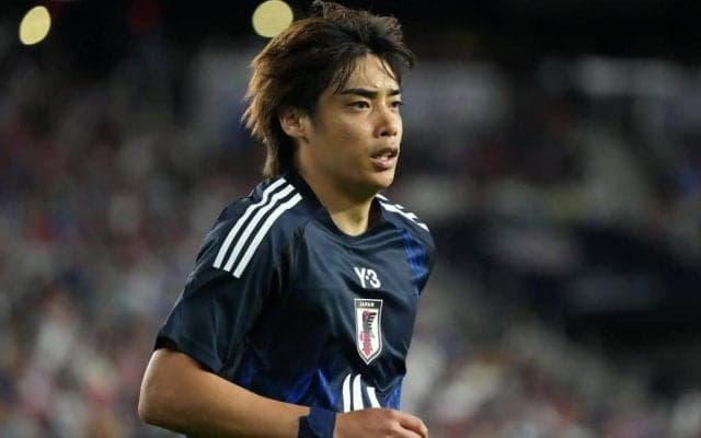 ゲンクの間違い探し企画！日本代表MF伊東純也がカメラ目線で｢写真が良すぎ｣“斜めスマイル”を披露！｢良い笑顔｣｢久々元気な顔を見れて嬉しい｣