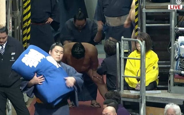 「遠藤が美しすぎる」花道奥に貴重な姿「似合わないですね、服が（笑）」元力士が思わぬツッコミ