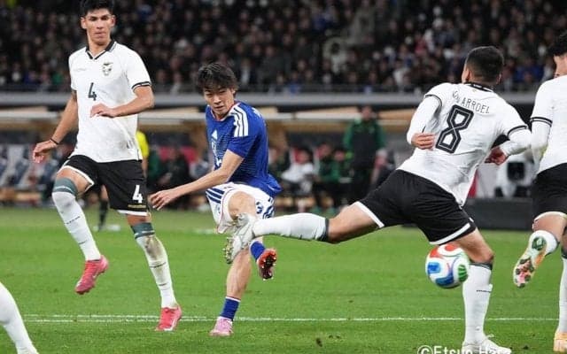 鎌田大地が｢完璧｣左足ボレーで先制！2点目の町野修斗が｢歓喜｣の飛ばないケイン！年内ラストは中村敬斗の｢神ワザ｣股抜き弾！森保一監督｢100試合後｣のゴール裏！