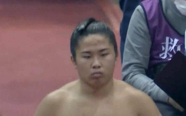 「脚、太くね？」「筋肉ヤバ…」体重74キロの17歳小兵力士、脚の付け根がエグい太さ “意外”な極太脚に騒然