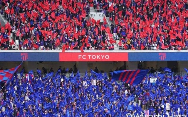 ｢大盤振る舞いすごー！｣FC東京の来場者プレゼント｢フリースポンチョ｣に称賛集まる！着用モデルの女性アイドル2人にも｢朝から眼福〜｣｢めっちゃかわいいなぁ｣
