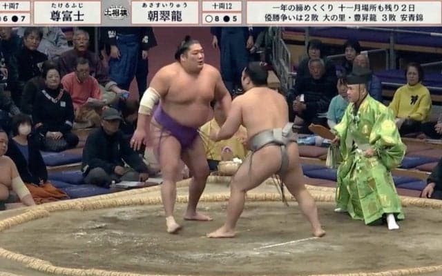 3度の立ち合い不成立に親方も行司も“激おこ” 館内が騒然とする事態に「これはあかん」「なんで合わない」様々な声