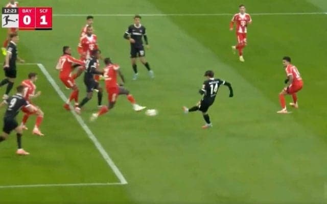 ウソでしょ！？ 鈴木唯人に「ドン引き」強烈ダイレクトボレー→名手ノイアーの脇をぶち抜く…ファン騒然「カッコ良すぎ」