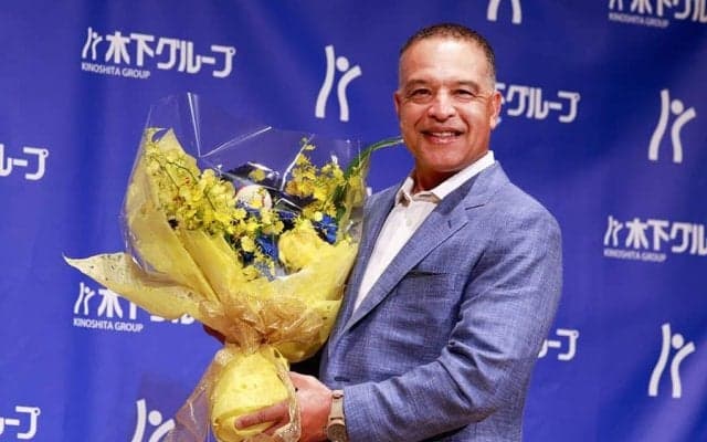 ロバーツ監督が突如訪問…日本で「ヒーローの歓迎」　WS連覇で“凱旋”に米も注目