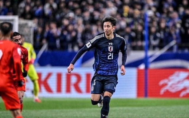 いきなり高精度のフィード！バイエルン伊藤洋輝が238日ぶりの復帰→1分後に｢ビッタビタ｣のロングフィードでゴラッソ演出！｢決めてすぐ伊藤に駆け寄るオリーセ好き｣