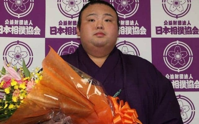 「見るたびに痩せてる」「肌も字もキレイ」大相撲三賞発表の元大関に熱視線　協会Xで爽やかな笑み「新弟子の方ですか？」