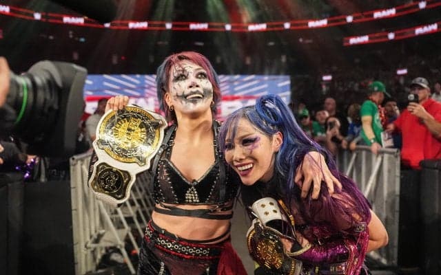 “極悪ヒール軍団”結成の日本人女子レスラー、珍しい組み合わせの“密着3ショット”にファン興奮「伝説の3人だ」「推しが並んでる」