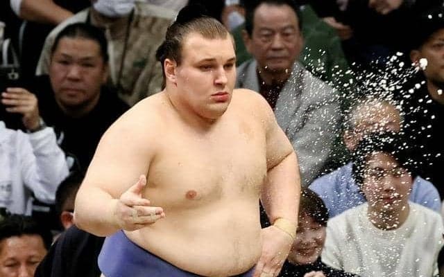 安青錦が優勝決定戦を制し初優勝、大関昇進へ　大相撲九州場所