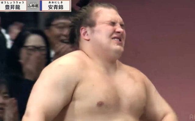 安青錦、ウクライナ出身力士として初賜杯の快挙！ 決定戦で横綱・豊昇龍を撃破 21歳の“超新星”が戦禍の故郷から来日し3年半で栄冠