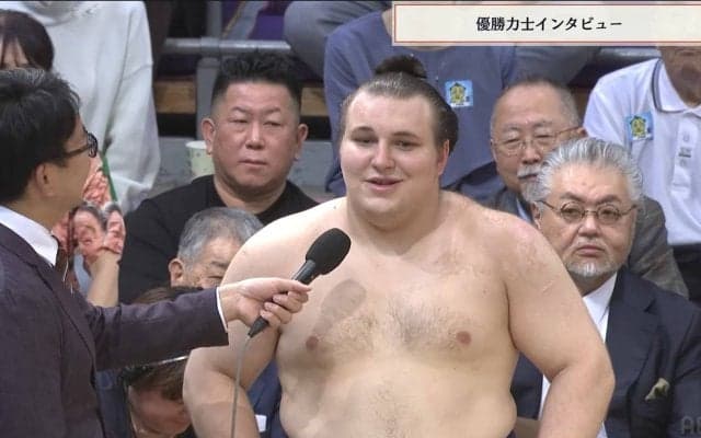 安青錦、“笑顔とユーモア”の優勝インタビューでファンの心を“鷲づかみ” 反響が相次いだ「言動と振る舞い」