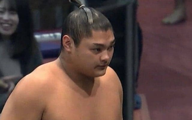 「異次元のスタイル…」「体に対してお顔がちっさい」高身長力士の“圧巻全身ショット“が土俵の上で映えまくり