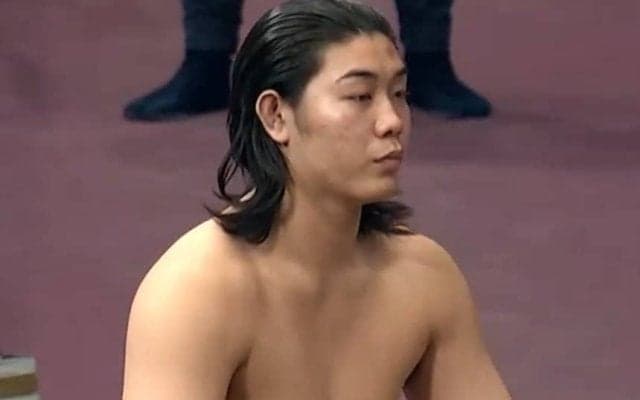 「なぜ突然」大相撲千秋楽でファン衝撃のサプライズ「別人みたい」「髷結えたのか」「小顔度が増した」驚きの声が相次ぐ