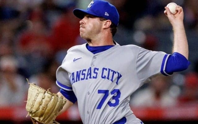 ロッテ、MLB通算162登板のロング入団を発表　左腕から最速155キロ…サブロー監督も期待