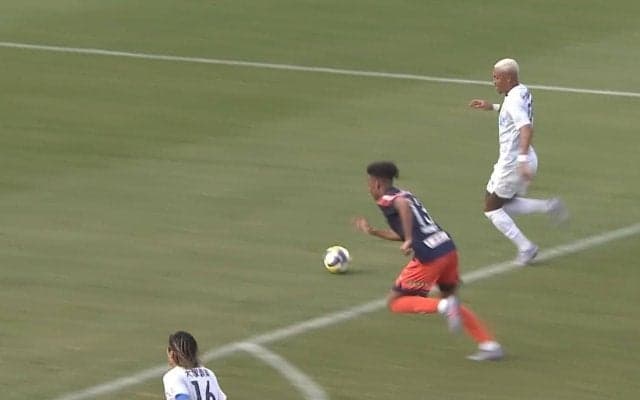 「まじでエンバペ」「格が違う」J2最強助っ人FWにSNS騒然！“爆速ブラジリアン”が神速ムーブでDF置き去り→圧巻フィニッシュ「恐ろしい動き」「確実に個人昇格」